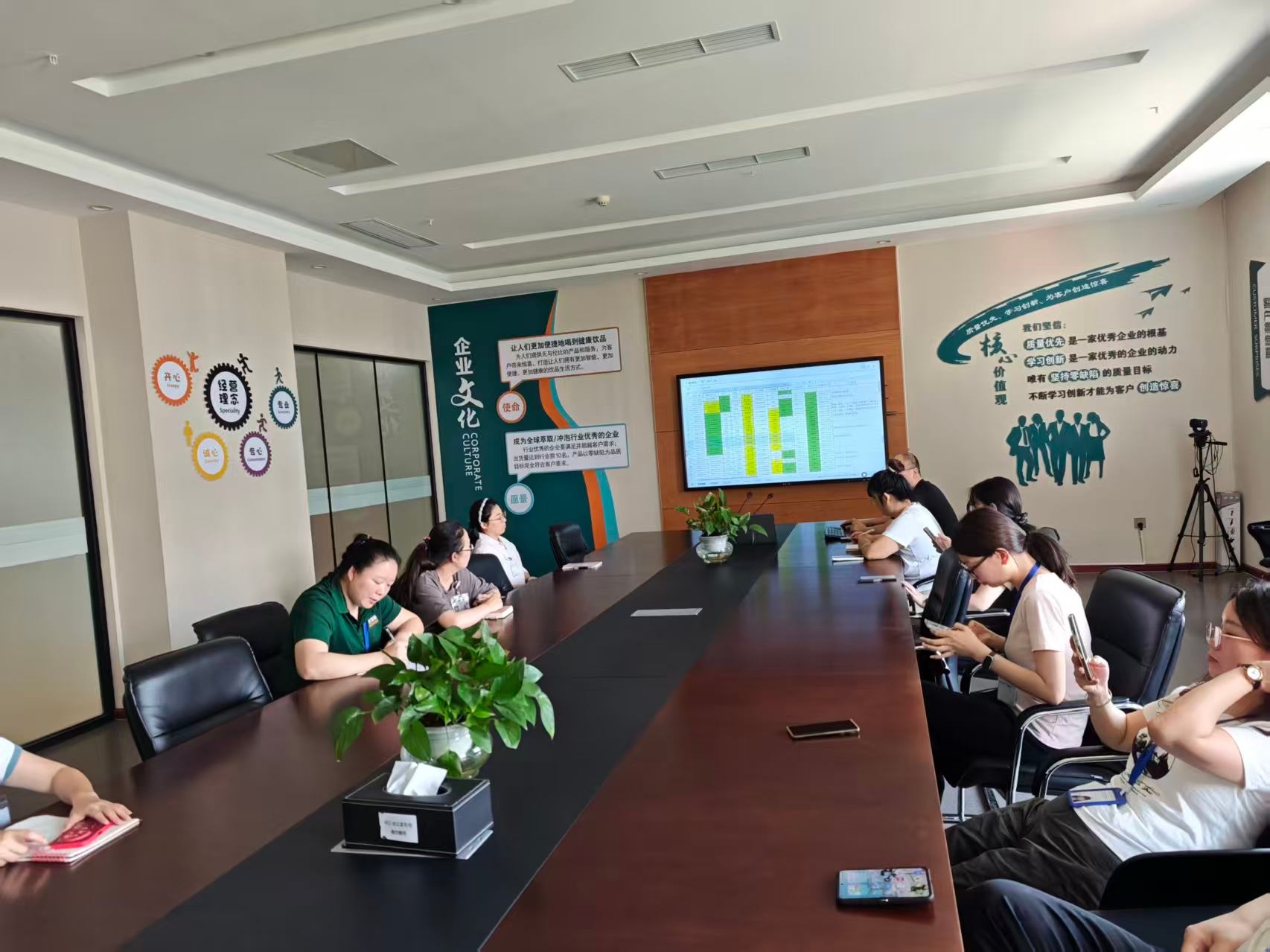 Seaver Weekly Production Planning Review հանդիպումն ապահովում է սուրճի մեքենայի պատվերի ժամանակին առաքում